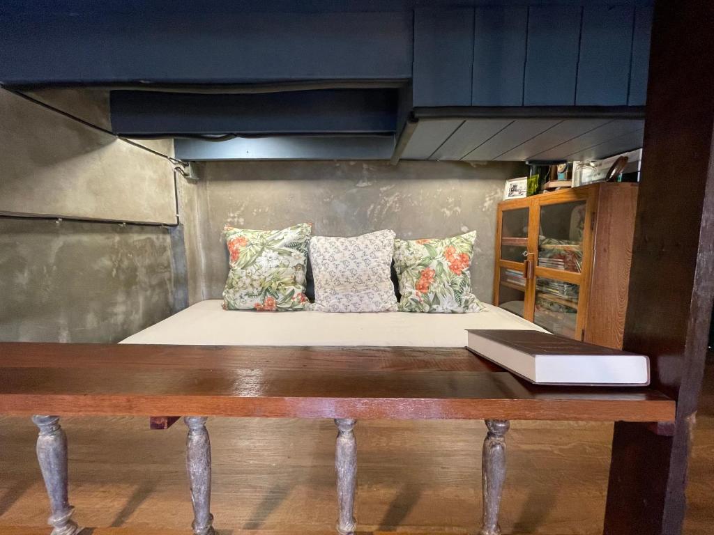 Central Old Town Cottage - 9