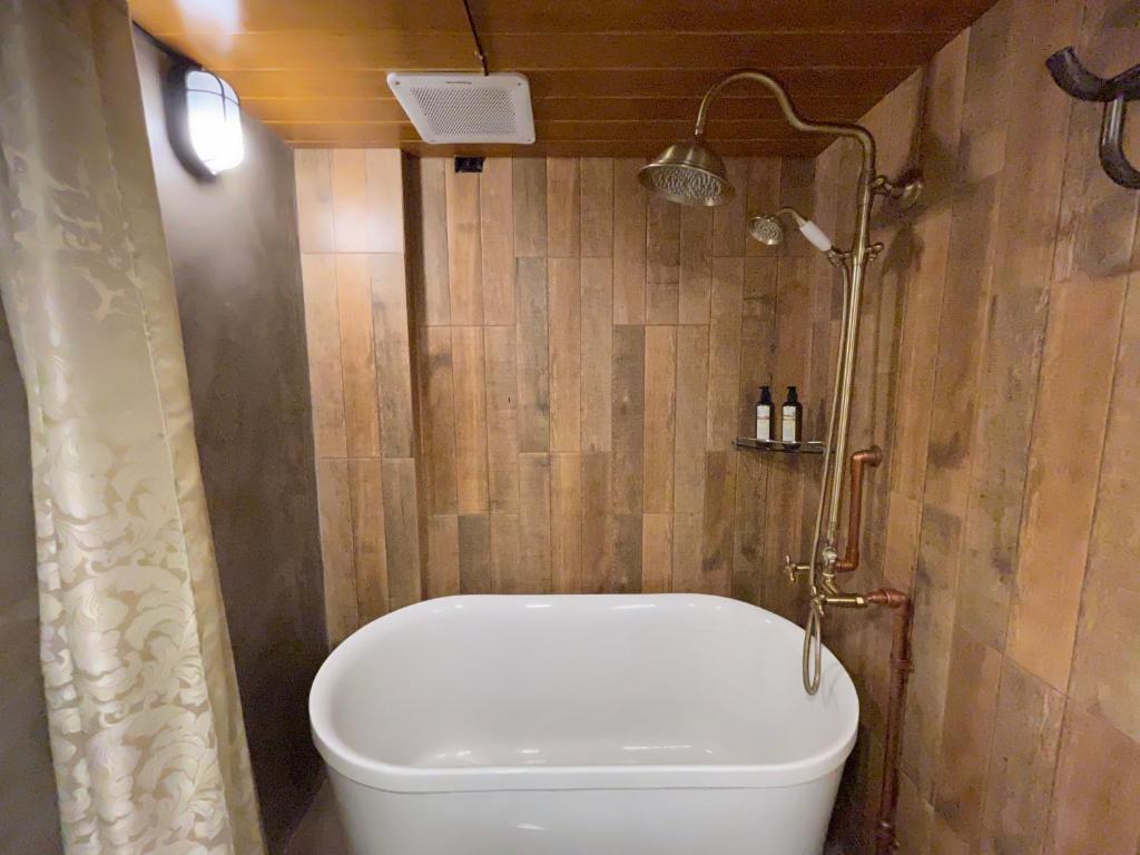 Central Old Town Cottage - 16