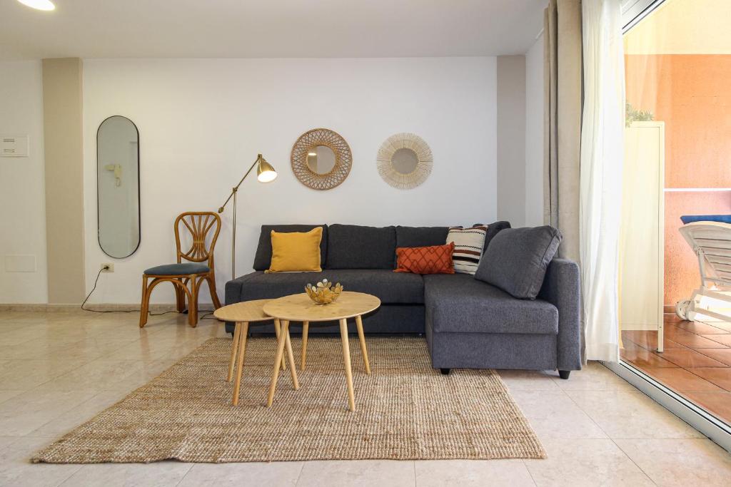 Precioso apartamento de 2 dormitorios con terraza y piscina ...