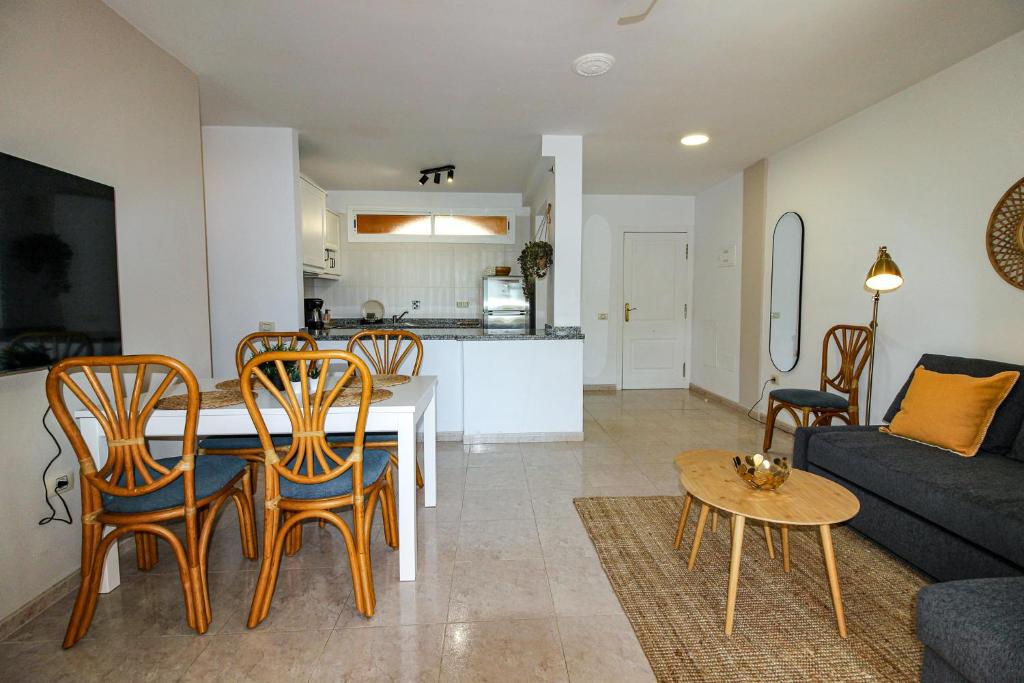Precioso apartamento de 2 dormitorios con terraza y piscina ...