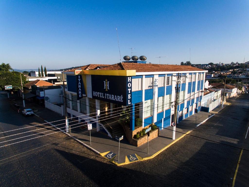 an overhead view of a building in a city at Hotel Itarare in Itararé