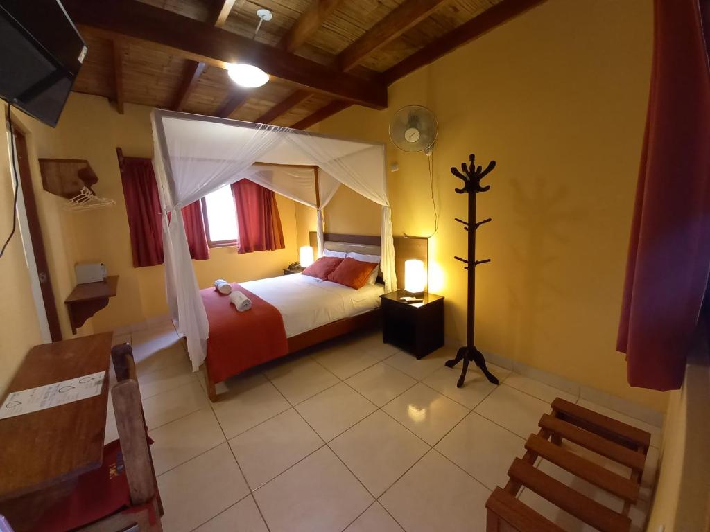 an aerial view of a bedroom with a bed in a room at Mancora y Sol in Máncora