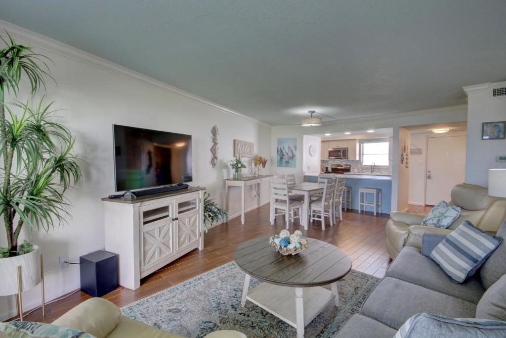 a living room with a couch and a table at El Matador 225 - Centrally located to all the amenities at El Matador in Fort Walton Beach