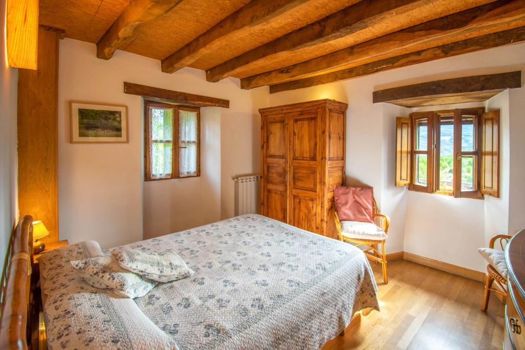 Postel nebo postele na pokoji v ubytování Casa Monaut, acogedores apartamentos a los pies de la selva de Irati