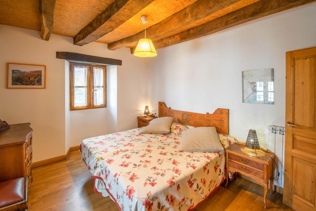 Postel nebo postele na pokoji v ubytování Casa Monaut, acogedores apartamentos a los pies de la selva de Irati