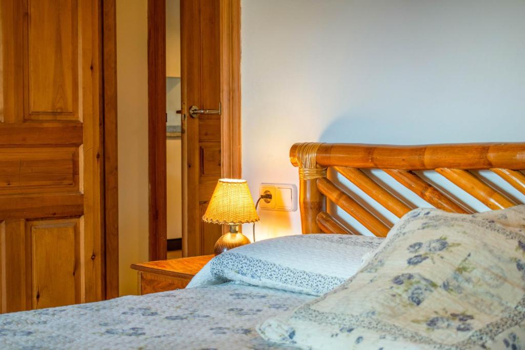 Postel nebo postele na pokoji v ubytování Casa Monaut, acogedores apartamentos a los pies de la selva de Irati