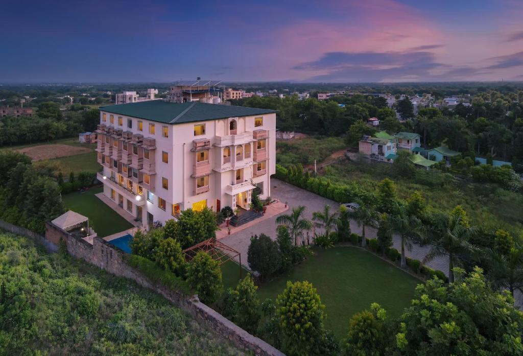 an aerial view of a building at WelcomHeritage Mount Valley Resort Ranthambore in Sawāi Mādhopur