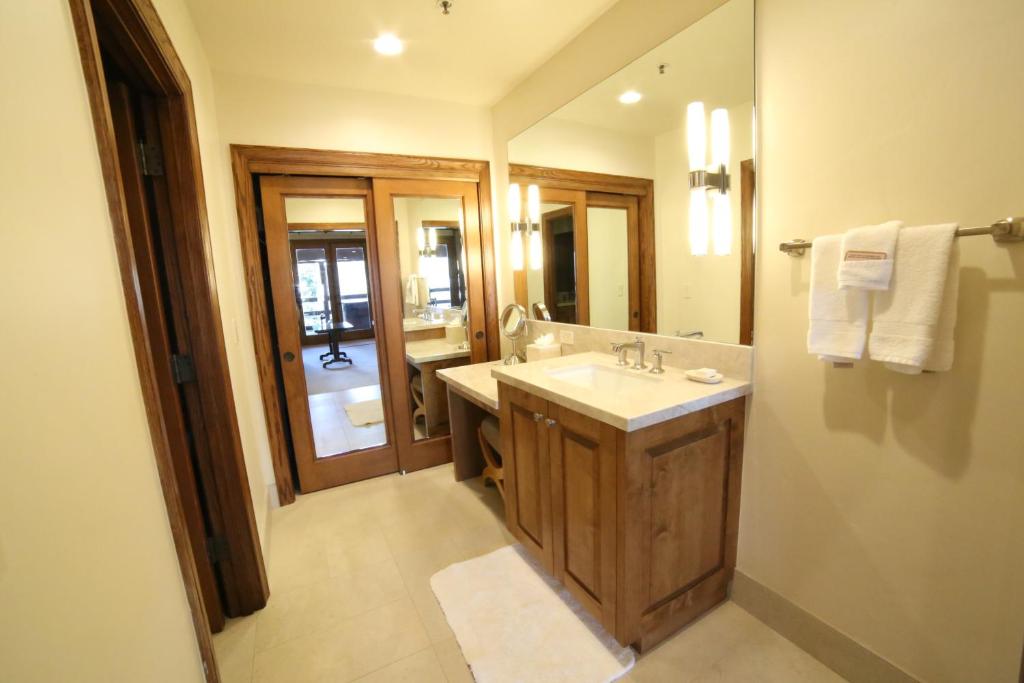Stein Eriksen Lodge Deer Valley - Luxe King Room Met Uitzicht Op De Bergen