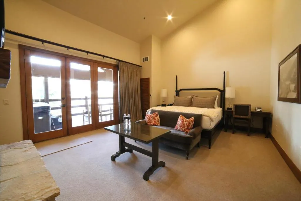 King Room with Mountain View