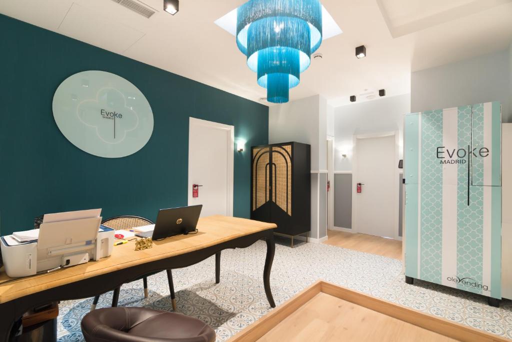 an office with a desk with a computer on it at Hostal Evoke Madrid in Madrid