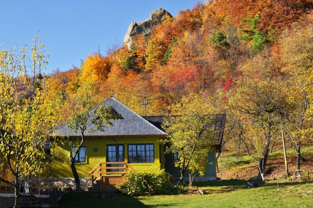 Alunis Retreat