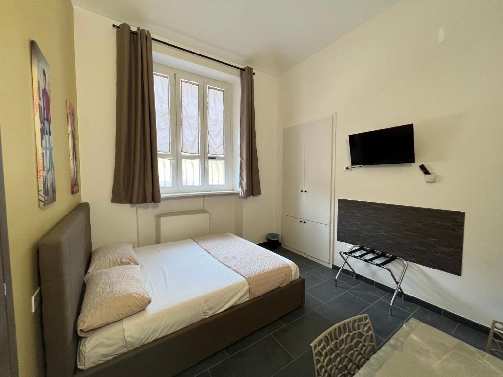 Televiisor ja/või meelelahutuskeskus majutusasutuses Hostel Turin Metro Young