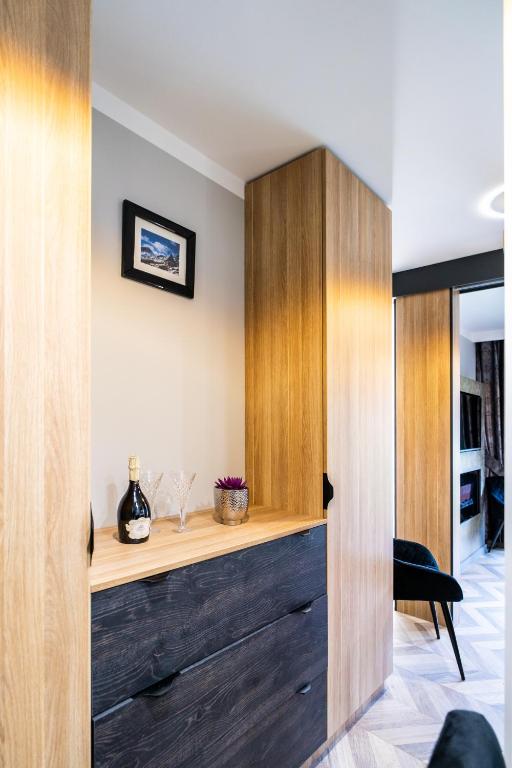 Televízia a/alebo spoločenská miestnosť v ubytovaní Apartament Adasiowa Polana by Apart Concept Podhale