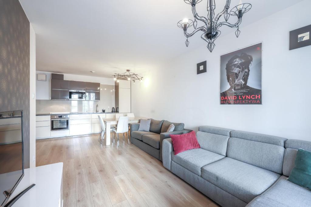 Kuchyňa alebo kuchynka v ubytovaní ApartMate Spacious Apartment with balcony OldTown for 6 people