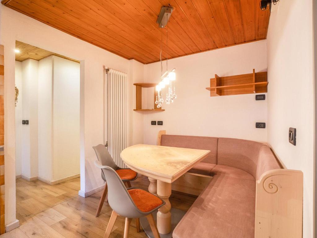 Posedenie v ubytovaní Chalet Osmar Appartamento 1