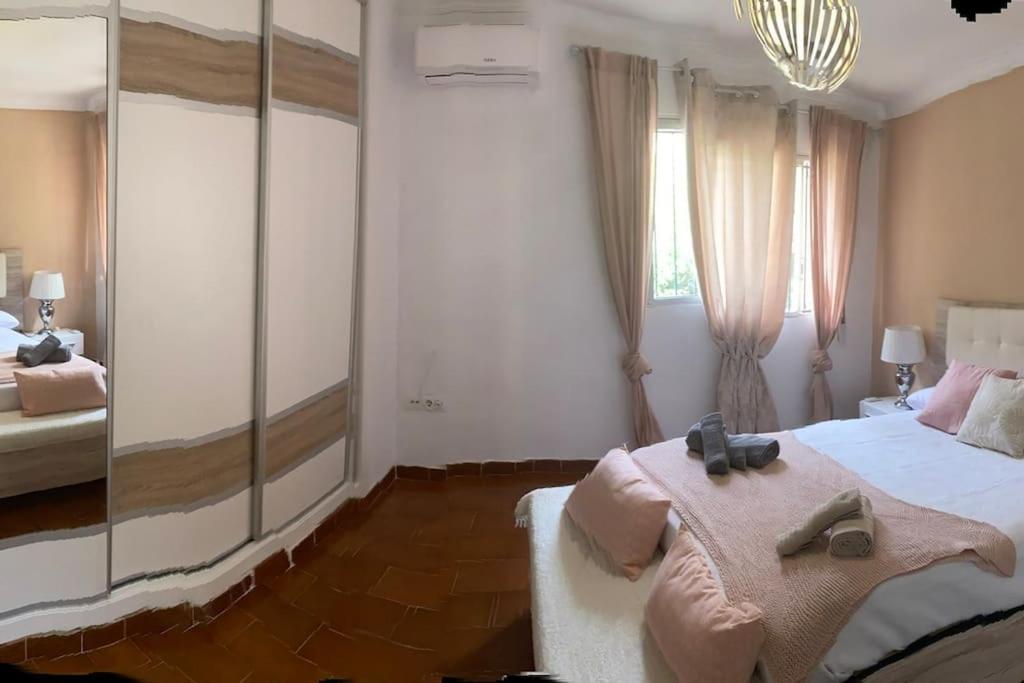 Fotografia z galérie ubytovania Chalet adosado corta temporada 2 dormitorios v destinácii Benalmádena