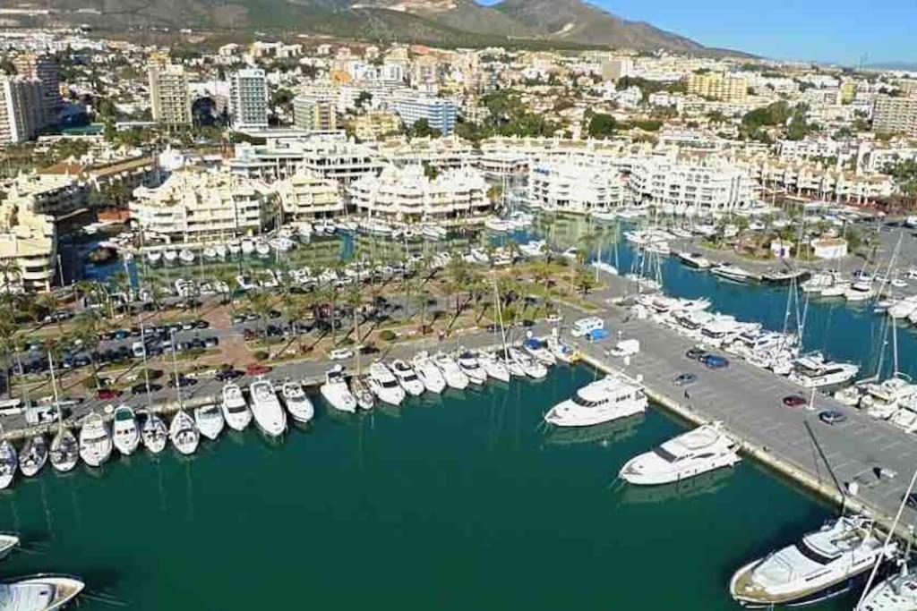 Fotografia z galérie ubytovania Chalet adosado corta temporada 2 dormitorios v destinácii Benalmádena
