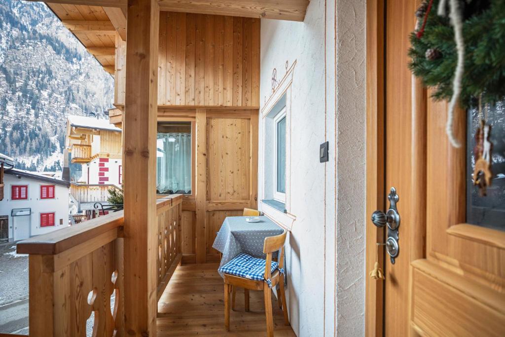 Balkón alebo terasa v ubytovaní Chalet Osmar Appartamento 2