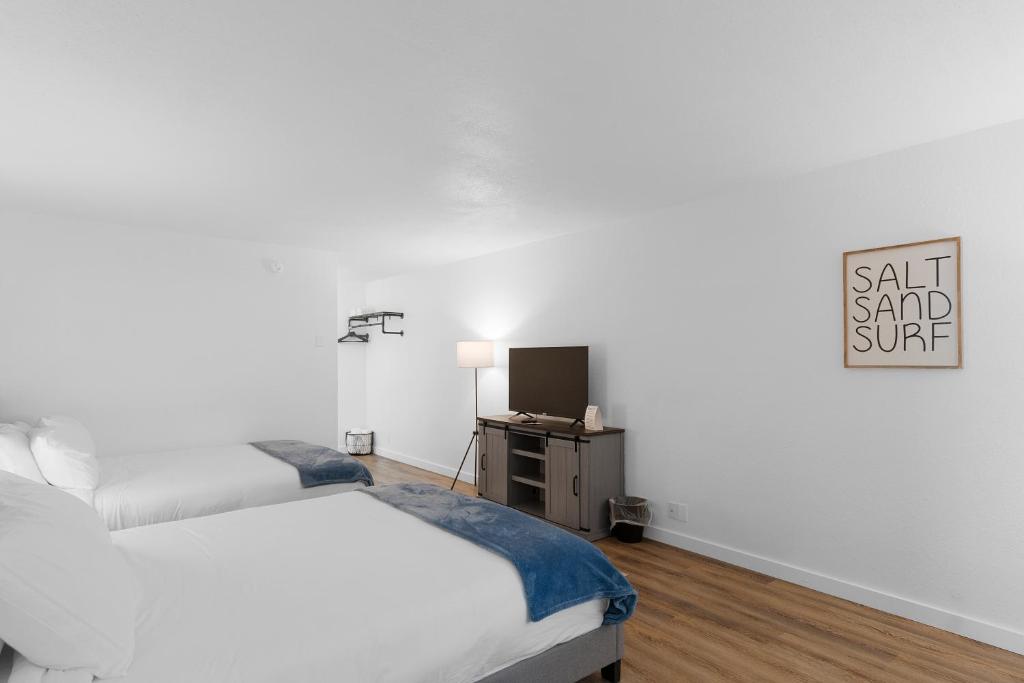 Postel nebo postele na pokoji v ubytování Silver Sands Motel