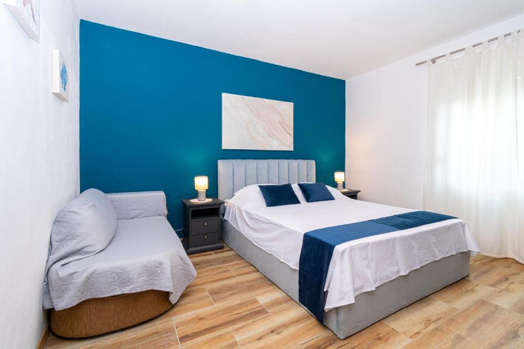 Postel nebo postele na pokoji v ubytování Apartment Mandre 4093a