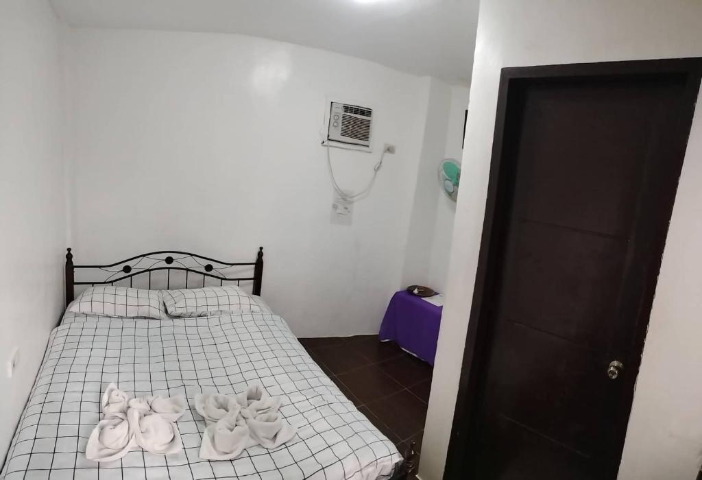 Postel nebo postele na pokoji v ubytování Lola's Lodge