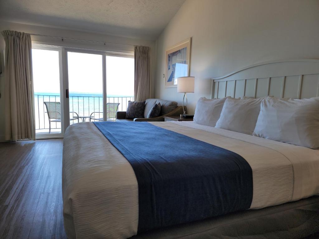 Pointes North Beachfront Resort Hotel - King Bed - Bay View - Tina De Spa De 2 Personas