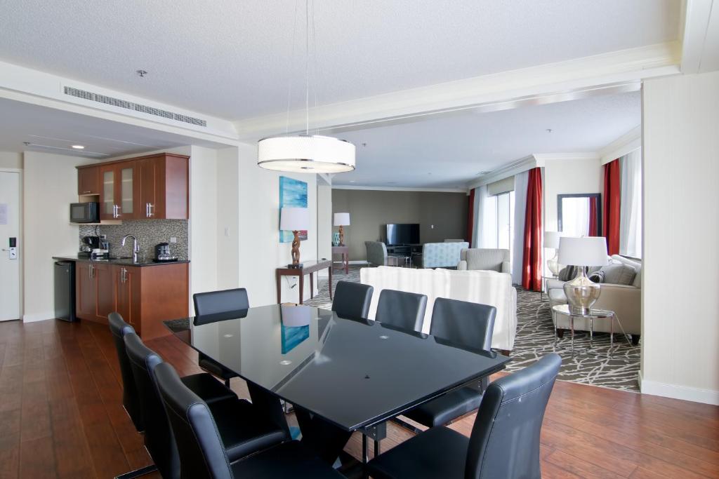 Chateau Lacombe Hotel - Resim 37