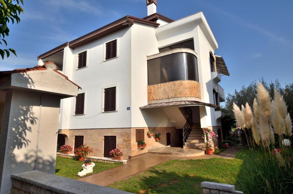 Budynek, w którym mieści się apartament
