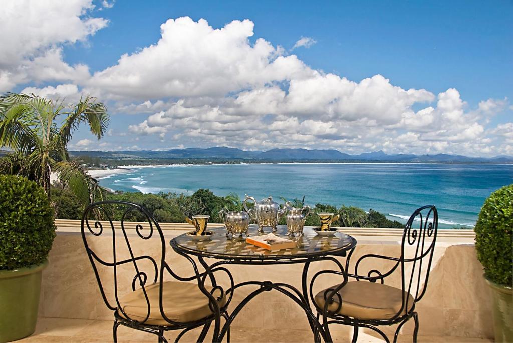 a table and chairs with a view of the ocean at Villa Gabrielle in Byron Bay