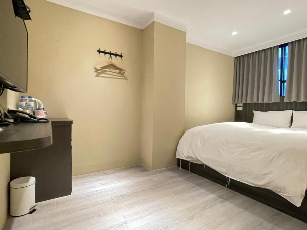 Postel nebo postele na pokoji v ubytování Yoshi Hotel - Tainan Station Branch