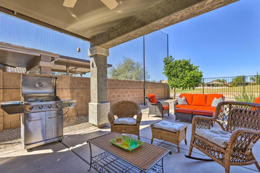 San Tan Valley Home with Pool Access and Golf View!, San Tan Valley