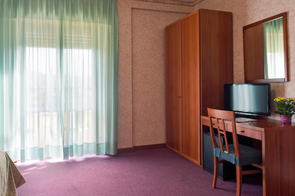 Hotel Columbus sul Lago - Dreibettzimmer