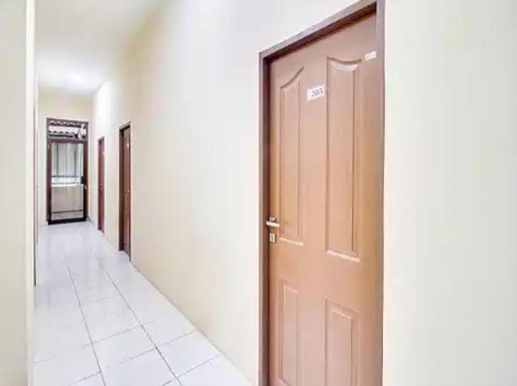 Fotografie z fotogalerie ubytování RedDoorz near BG Junction Surabaya v destinaci Surabaja