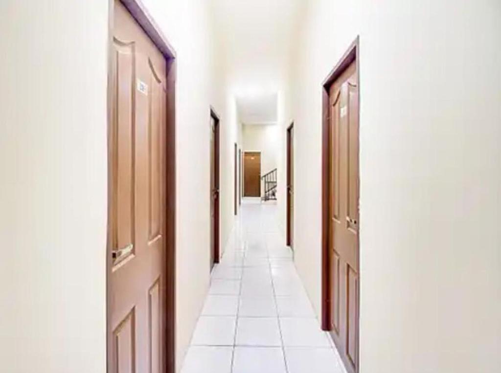 Fotografie z fotogalerie ubytování RedDoorz near BG Junction Surabaya v destinaci Surabaja