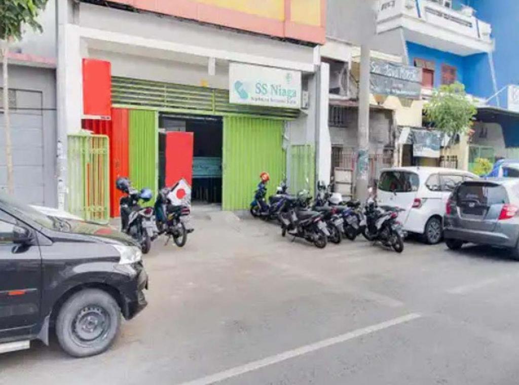 Fotografie z fotogalerie ubytování RedDoorz near BG Junction Surabaya v destinaci Surabaja