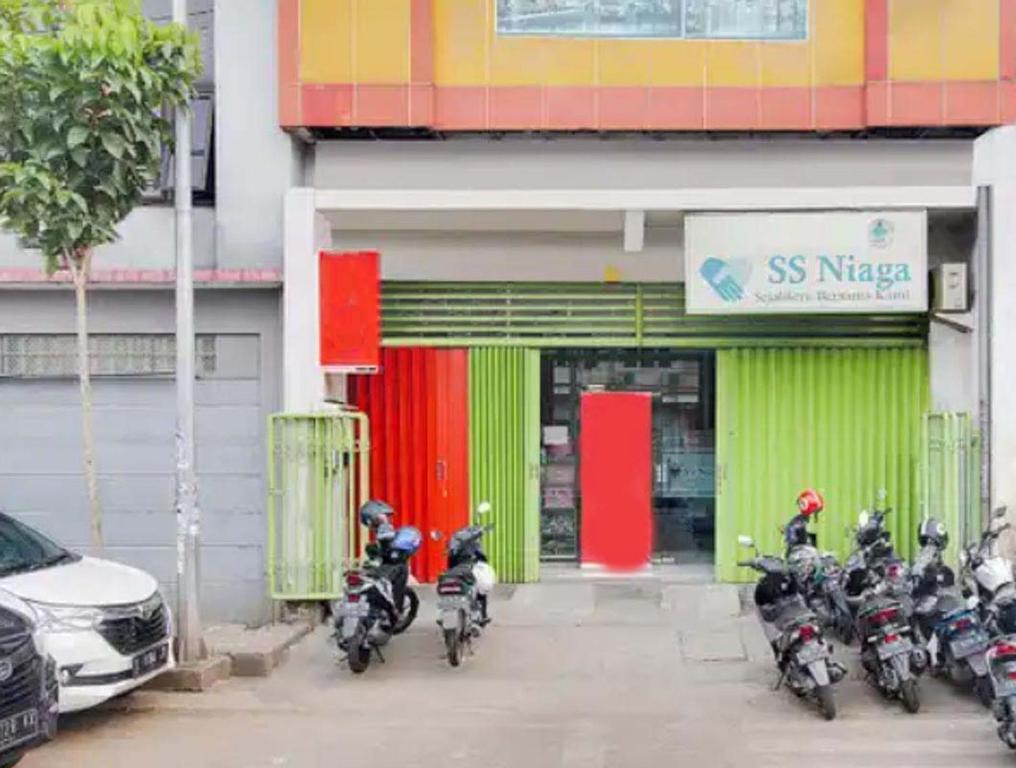Fotografie z fotogalerie ubytování RedDoorz near BG Junction Surabaya v destinaci Surabaja