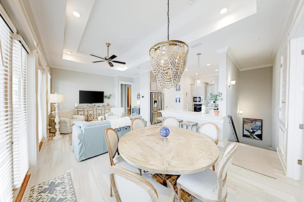 a dining room with a table and chairs at Prominence Moby Dick in Inlet Beach