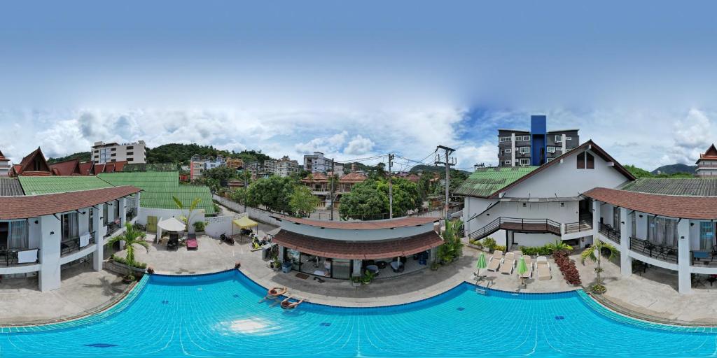 Bazén v ubytování The Nest Resort Patong nebo v jeho okolí
