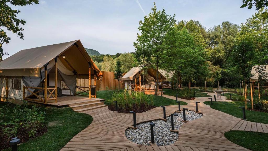 Příroda nedaleko luxury tent