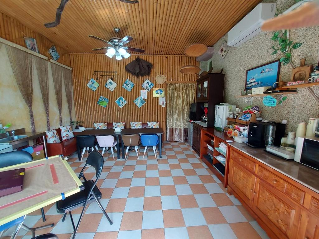 a kitchen with a table and chairs in a room at Gengmengyuan B&amp;B in Xikou