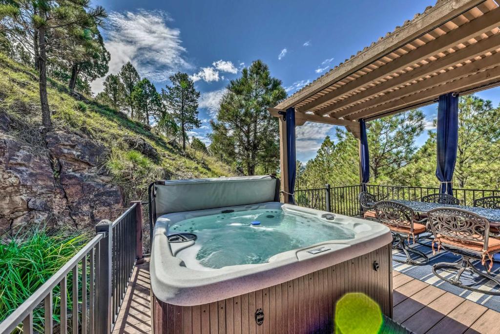 Tranquil Ruidoso Cabin with Private Hot Tub!, Ruidoso – Updated 2023 Prices
