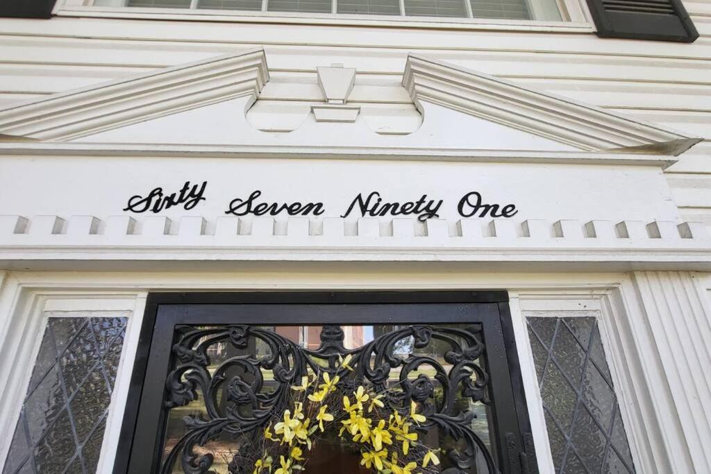 Near Germantown Shopping Colonial with 9 King Beds - Housity