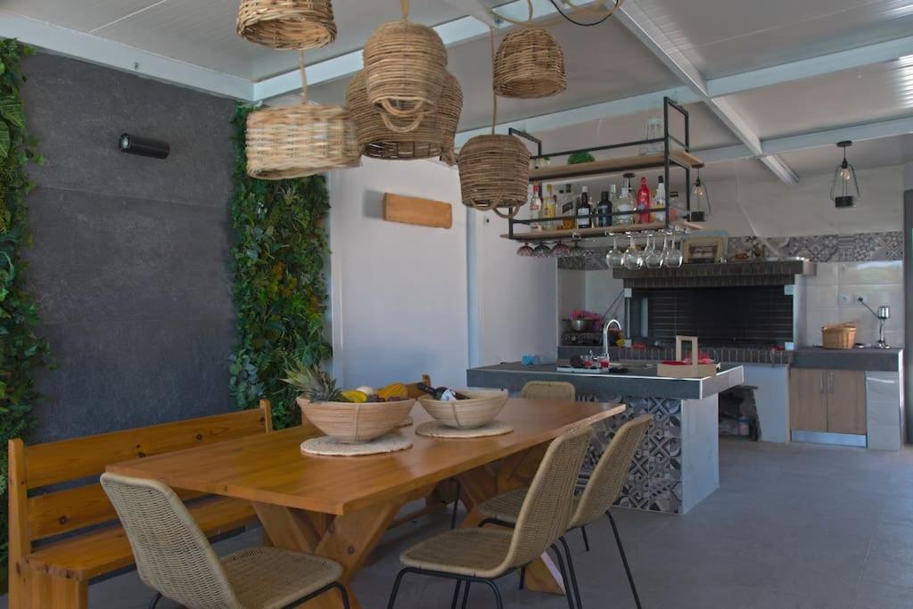 Kuchyňa alebo kuchynka v ubytovaní Thermis Luxury Villa, Loutraki