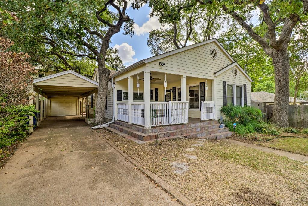 Holiday home PetFriendly Austin Home with Fenced Backyard!, USA