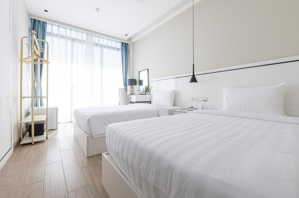 Postel nebo postele na pokoji v ubytování Grace Samudera Hotel