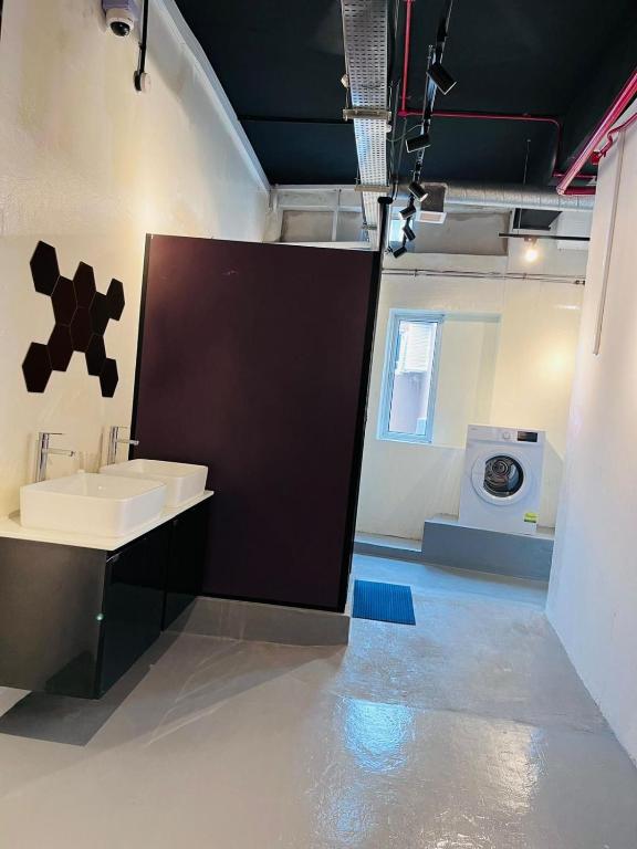 7 Wonders Hostel @ Boat Quay - 20 Pax Room Family Away