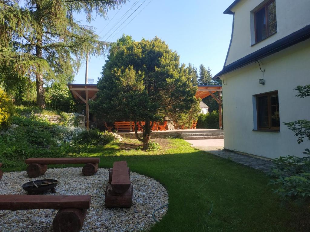Zahrada ubytování Chalupa NA ZEMI 211, Andělská Hora