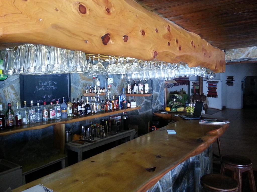 El lounge o bar de Hosteria Iloca