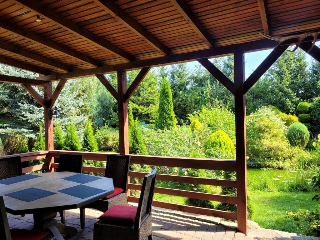Vonkajšia záhrada v ubytovaní Familienurlaub 8 Personen Ferienhaus Polen Urlaub Insel Wolin Ostsee Ferienwohnung
