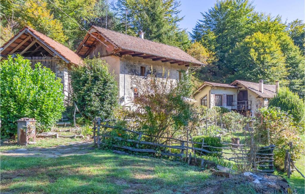 A garden outside Cottage Ginestre